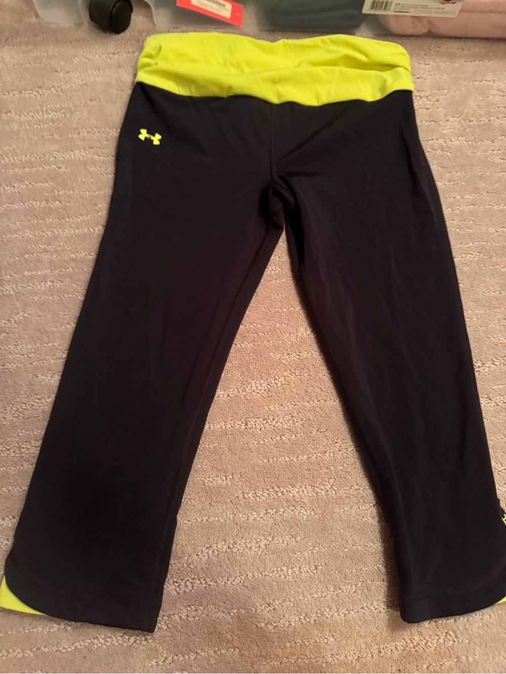 Under Armour Black and Neon Yellow women' Capri Leggings